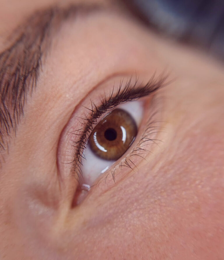 Lashline Permanent Makeup eyes cosmetic tattoo in Luzern