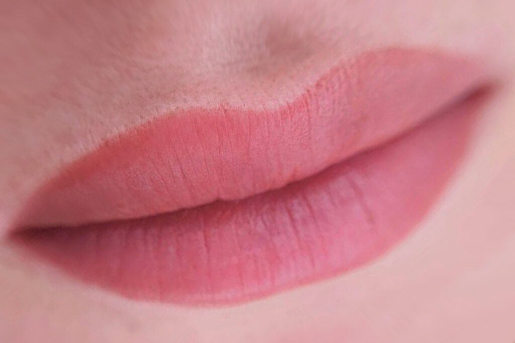 Semipermanent makeup Lipblush lips tattoo in Luzern.