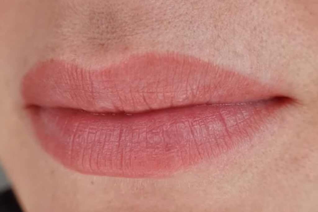 Semipermanent makeup Lipblush lips tattoo in Luzern.