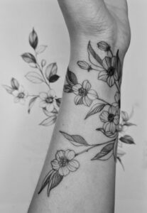 Small Cosmetic and Artistic Tattoos in Studio in Luzern